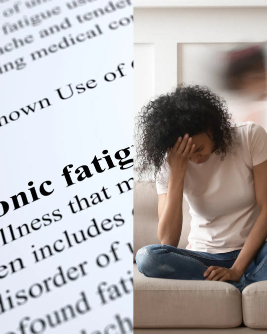 Femme fatiguée assise sur un canapé, illustrant la fatigue chronique pouvant être liée à l'endométriose ou à d'autres causes.